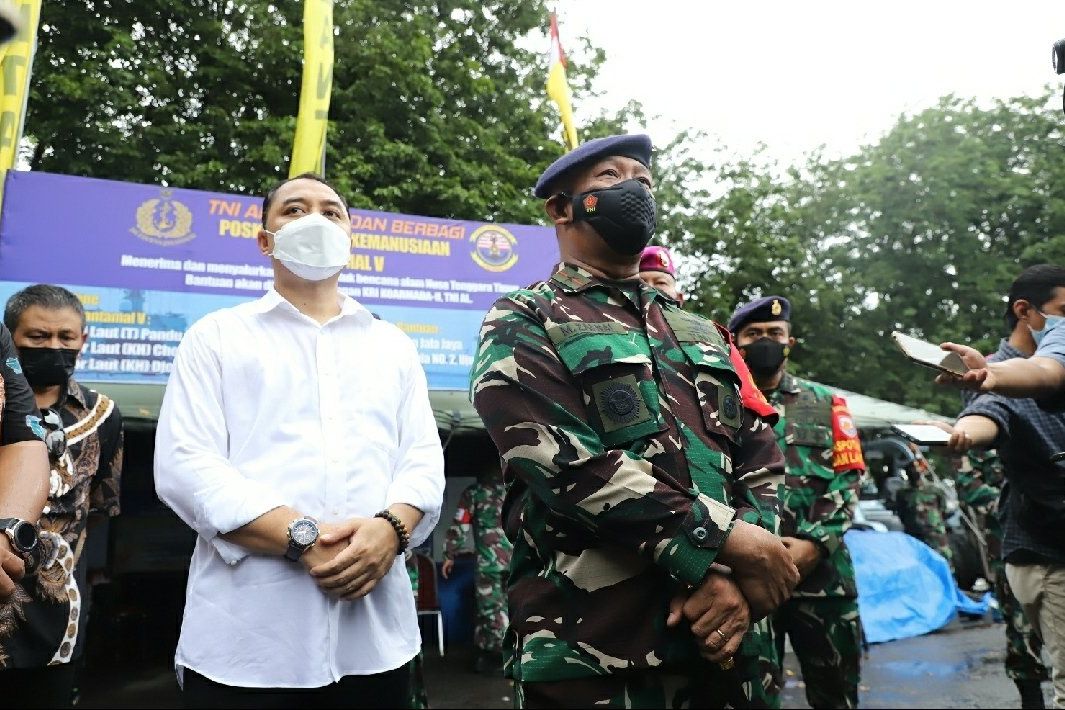 Lantamal V Bantu Salurkan Bantuan Korban Bencana Alam NTT