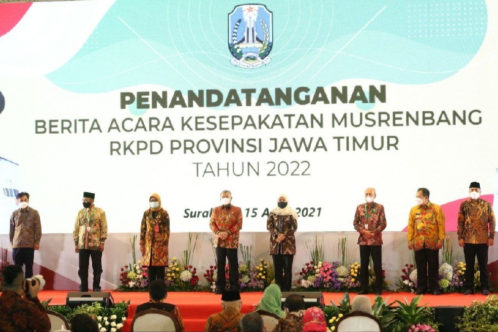Selaraskan Program Pusat dan Provinsi, Gubernur Jatim Beri Penghargaan Pemkot Surabaya