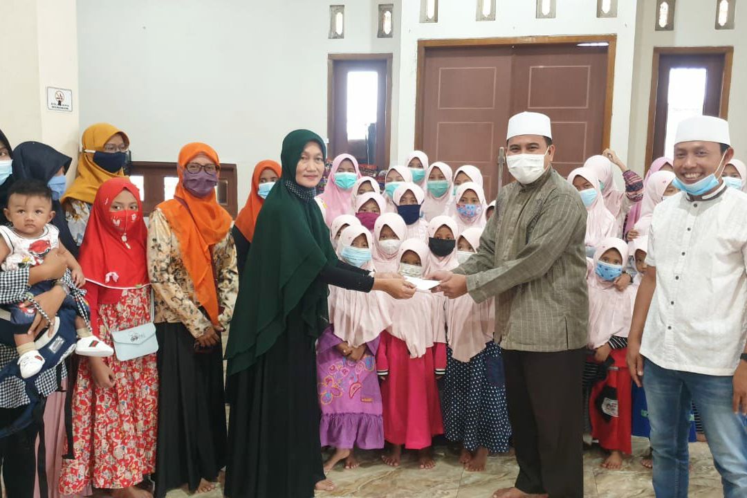 Cari Berkah Ramadan, Para Istri Wartawan Gresik Santuni Anak Yatim