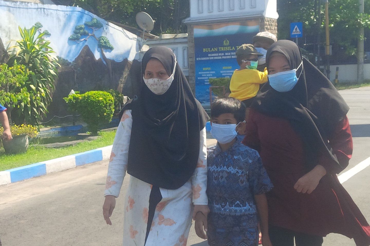 Keluarga dan Anak Kru KRI Nanggala 402 Datangi Lanal Banyuwangi