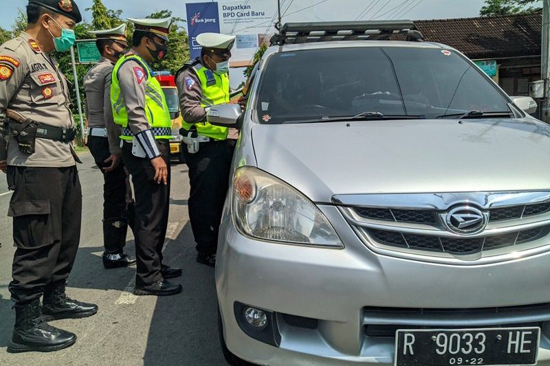 Uji Coba Larangan Mudik, Kendaraan Selain Pelat Nomor AE Putar Balik 