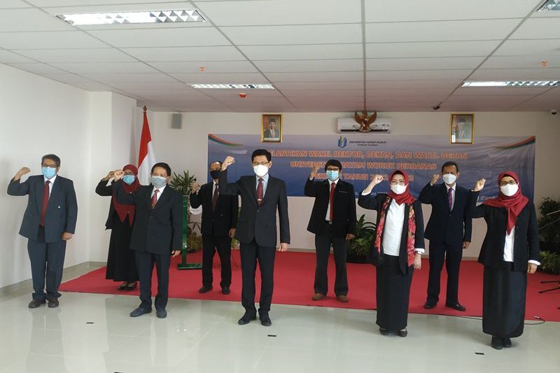 Lantik Warek, Dekan, dan Wadek, Rektor UHW Perbanas Sekaligus Kenalkan Tiga Prodi Baru