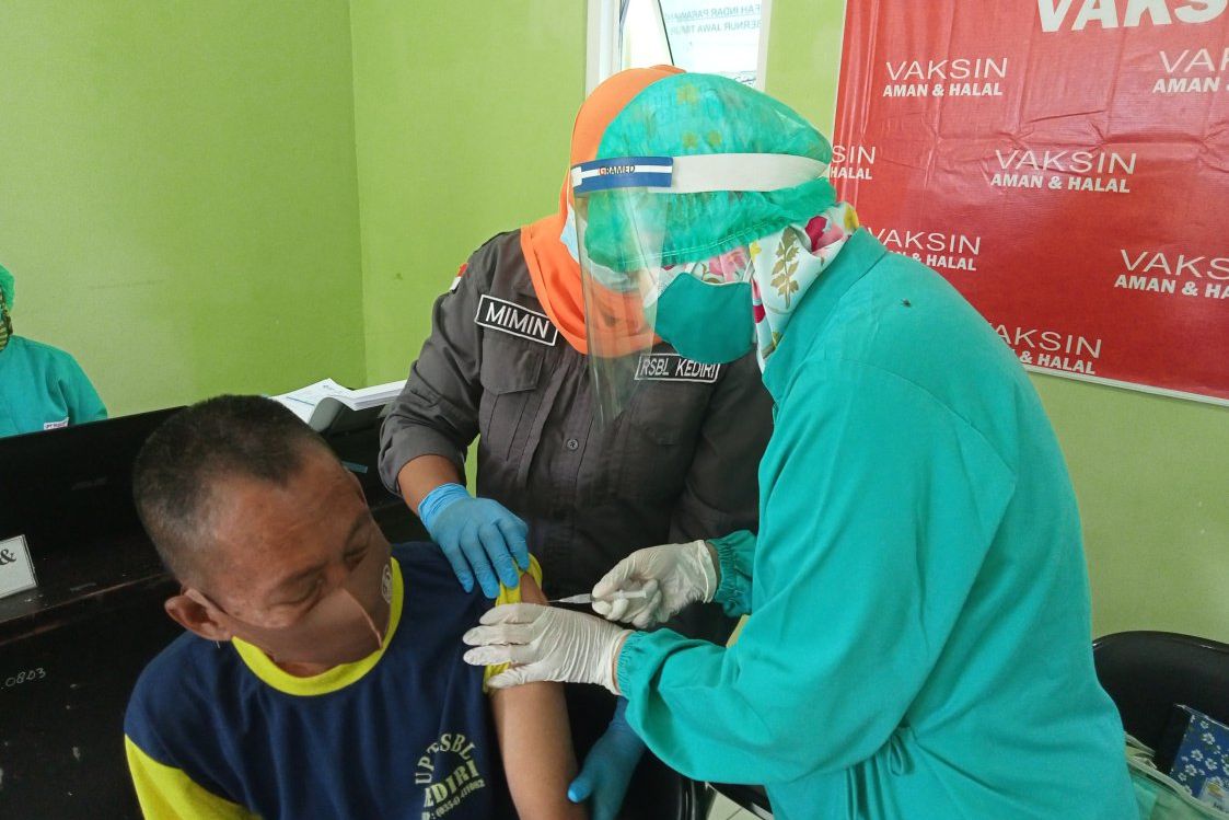 Puluhan ODGJ Panti Rehabilitasi Bina Laras Madiun Diberi Vaksin Covid-19 Dosis Kedua
