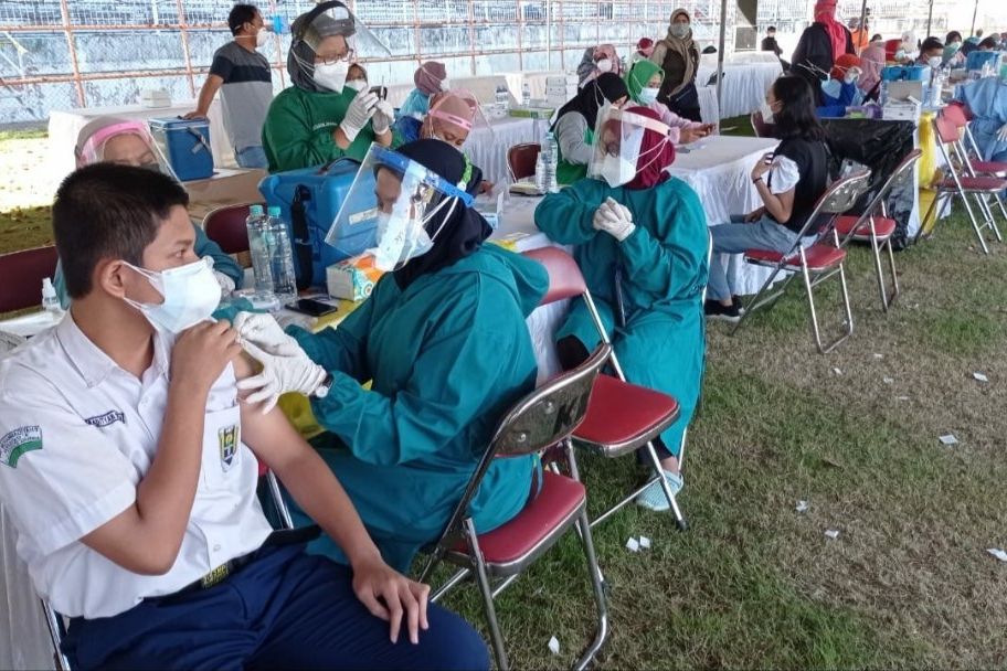 20 Ribu Pelajar SD-SMP Surabaya Disuntik Vaksin Covid-19