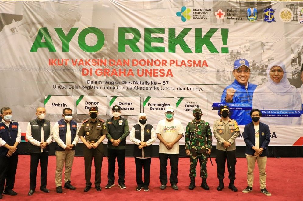 Dies Natalis ke-57, Unesa Gelar Vaksinasi Massal dan Bagi Sembako