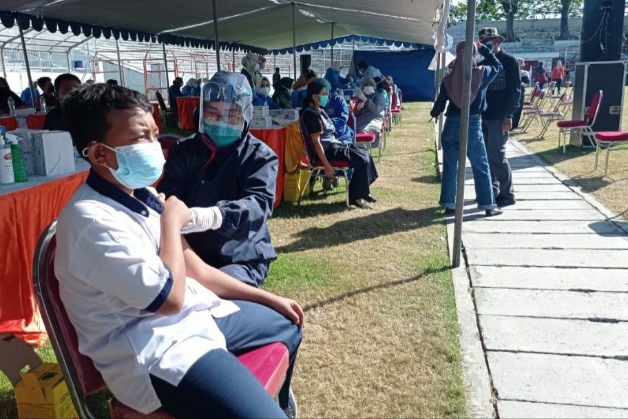 Pelajar SMP di Surabaya Mulai Menerima Vaksin Sinovac Dosis Kedua
