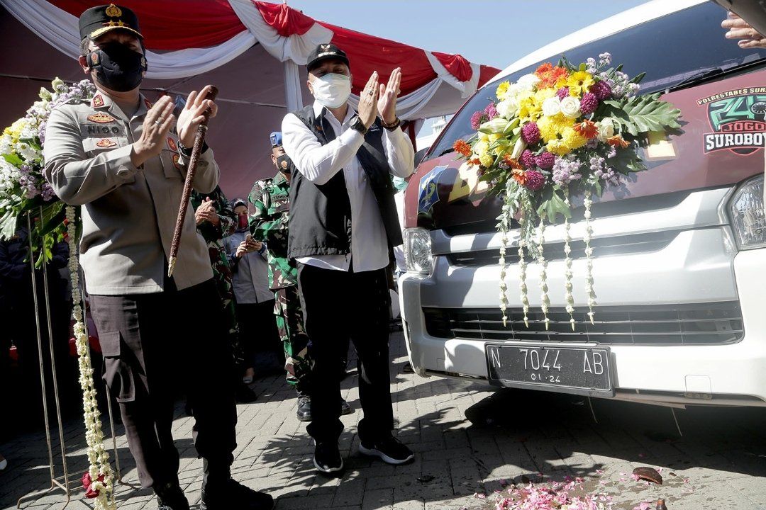 Mobil Vaksin Keliling Surabaya Dioperasikan, Menerima Panggilan Warga