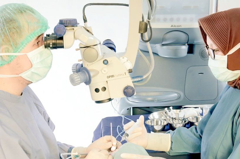 Operasi Katarak Premium Bisa Sekaligus Sembuhkan Minus