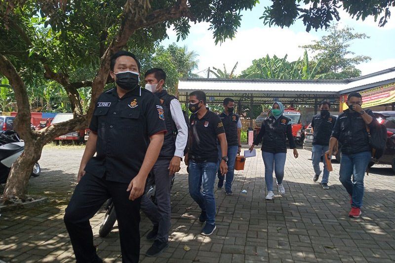 Penggeledahan BPBD Jember terkait Pemotongan Honor Pemakaman Covid-19