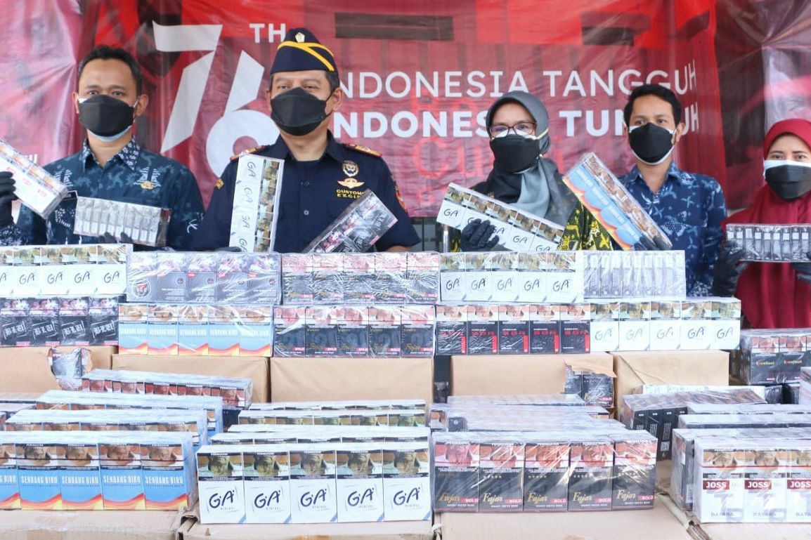 Bea Cukai dan Pemkab Gresik Sita Ratusan Ribu Batang Rokok Ilegal