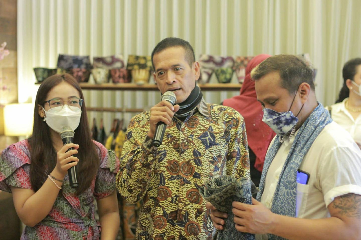 Hari Batik Nasional, Dodot dan Embran Perkenalkan Batik Tuban