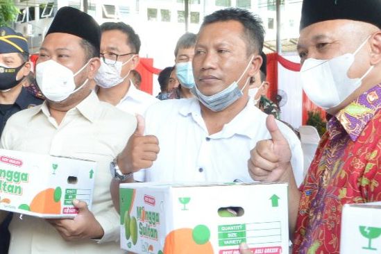 Menkop UMKM Lepas Ekspor Mangga Petani Gresik ke Singapura