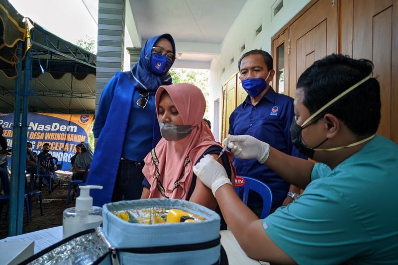 Sisir Desa di Ponorogo, NasDem Suntikkan 7.000 Dosis Vaksin Covid-19