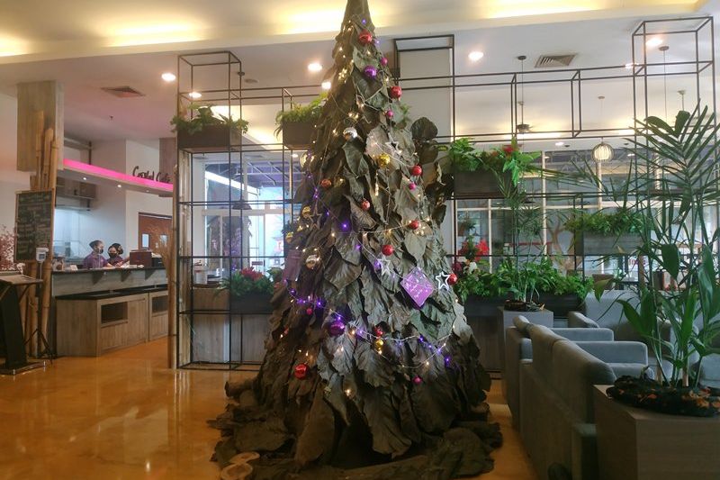 Pohon Natal dari Daun Jati, Inspirasi Kekuatan Jati dan Kesabaran saat Pandemi