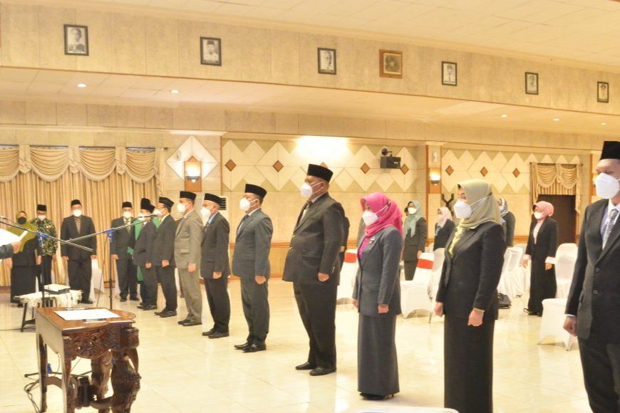 Bupati Gresik Rotasi Sembilan Pejabat, Berpesan Kerja Tim dan Cepat