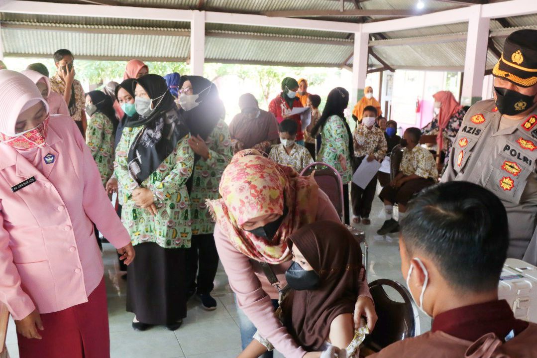 Siswa SLB Kemala Bhayangkari Gresik Divaksin Covid-19
