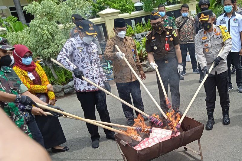 Polres Lamongan Musnahkan Barang Bukti Hasil Operasi Cipta Kondisi