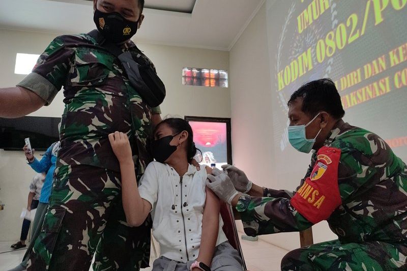 Beri Contoh Vaksin Covid Aman, Anak-Anak Anggota Kodim Ponorogo Divaksin
