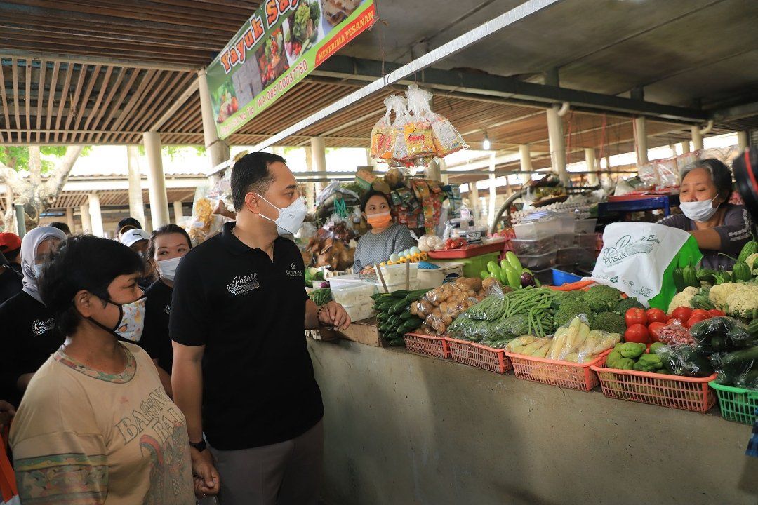 Satgas Khusus Awasi Penggunaan Kantong Plastik di Surabaya