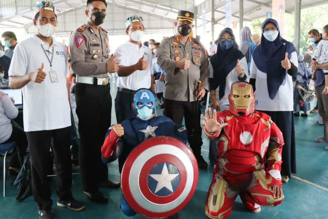 Ada <em>Captain</em> <em>America</em> dan <em>Iron</em> <em>Man</em> dalam Vaksinasi Anak di Gresik