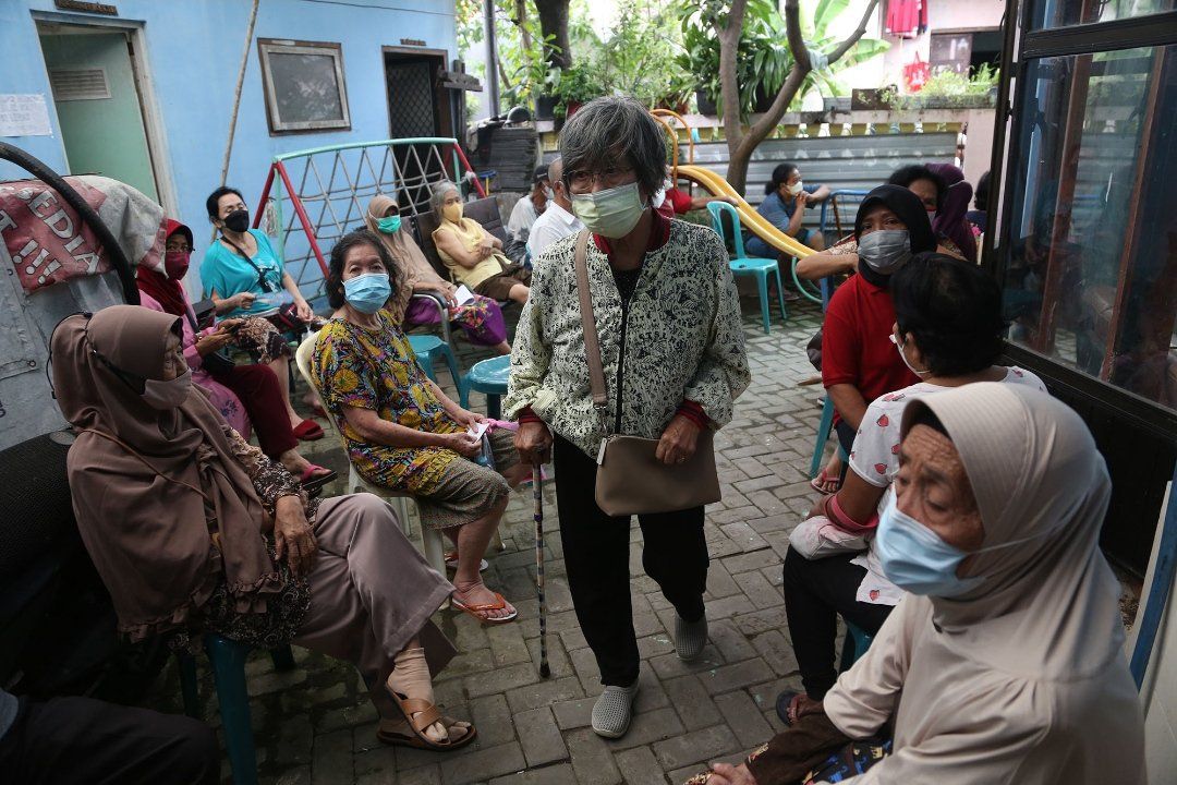 Vaksinasi <em>Booster</em> Warga Lansia di Surabaya Capai 2,93 Persen