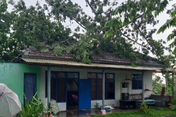 Puting Beliung Landa Empat Desa di Probolinggo, Belasan Rumah Rusak
