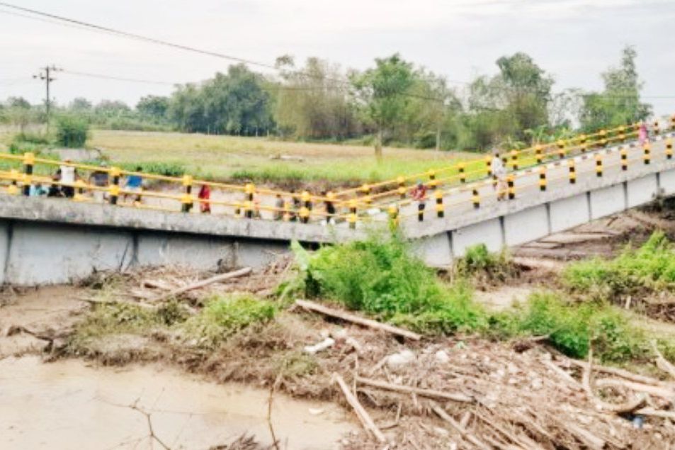 Penyebab Amblesnya Jembatan Kacangan Gresik akibat Faktor Alam