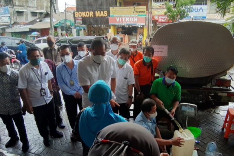 Menteri Perdagangan Lutfi Pantau Pasokan Minyak Goreng Curah di Surabaya