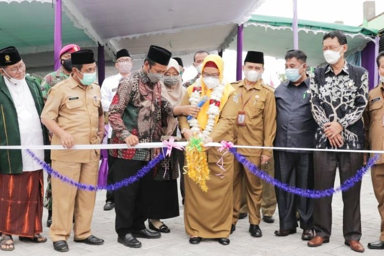 SMPN 33 Gresik Diresmikan, Honor Guru non-PNS akan Dinaikkan