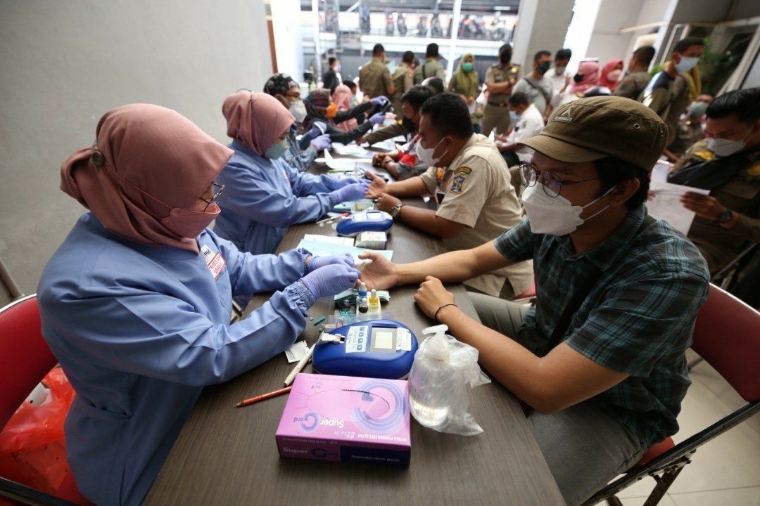 Satpol PP dan Satlinmas Surabaya Gelar Bakti Sosial Donor Darah