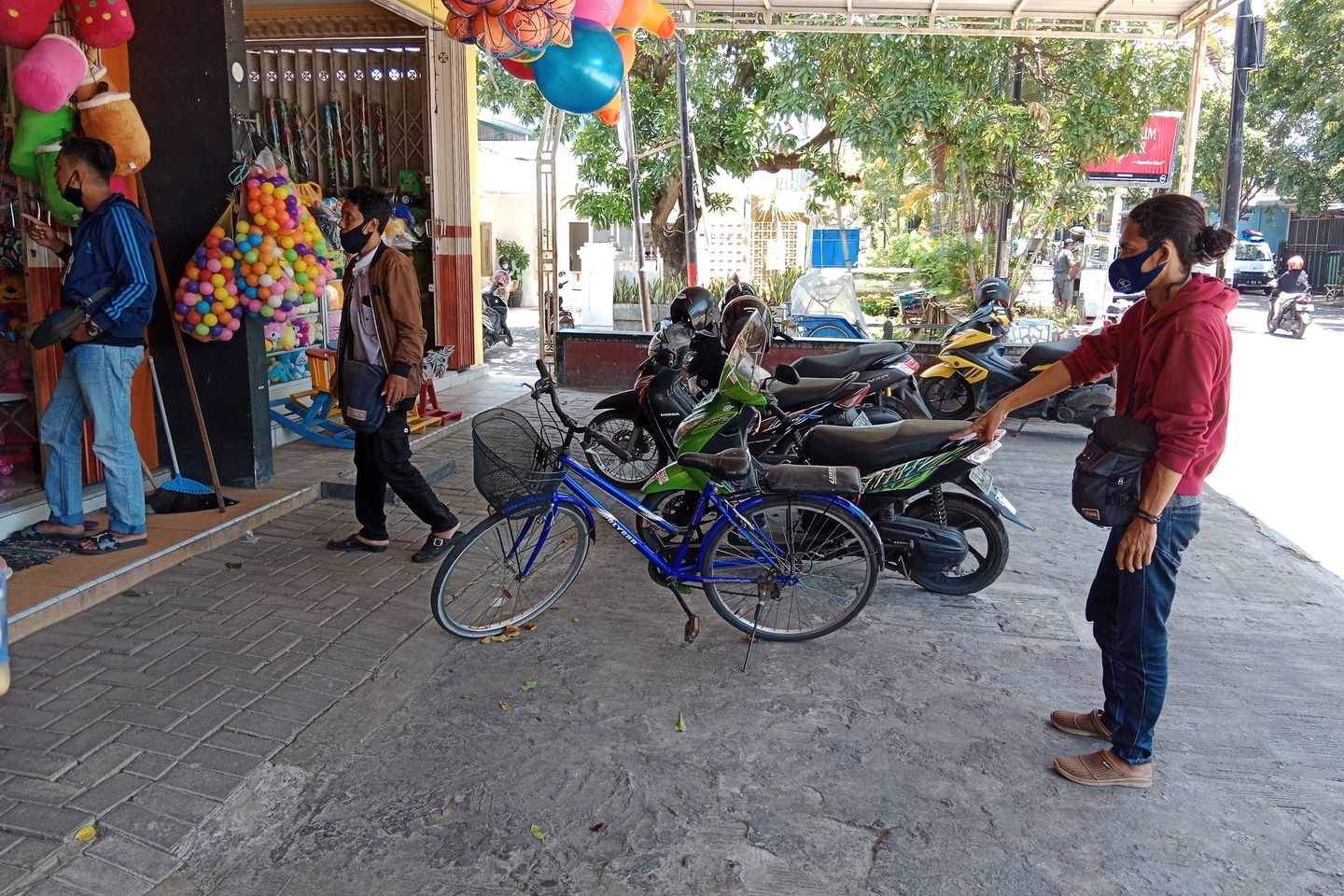 Pencurian Motor di <em>Parkiran</em> Toko Pelangi Probolinggo Terekam CCTV