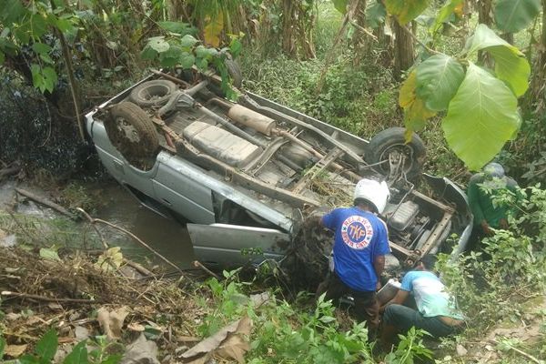 Kalajengking Merayap di Paha Sopir, Mobil Tercebur Sungai di Mojokerto