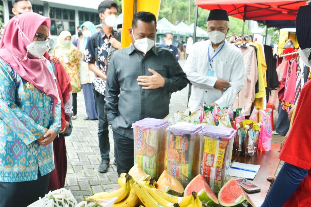 Berdayakan UMKM, Dinas Pertanian Gresik Gelar Pasar Tani Ramadhan