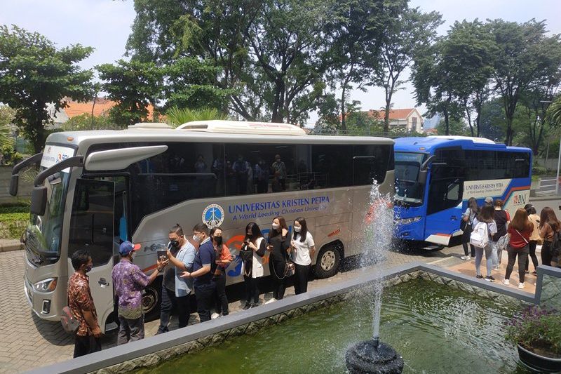 Resmi Beroperasi, <em>Petra Shuttle Bus</em> Kurangi Kemacetan dan Emisi Karbon