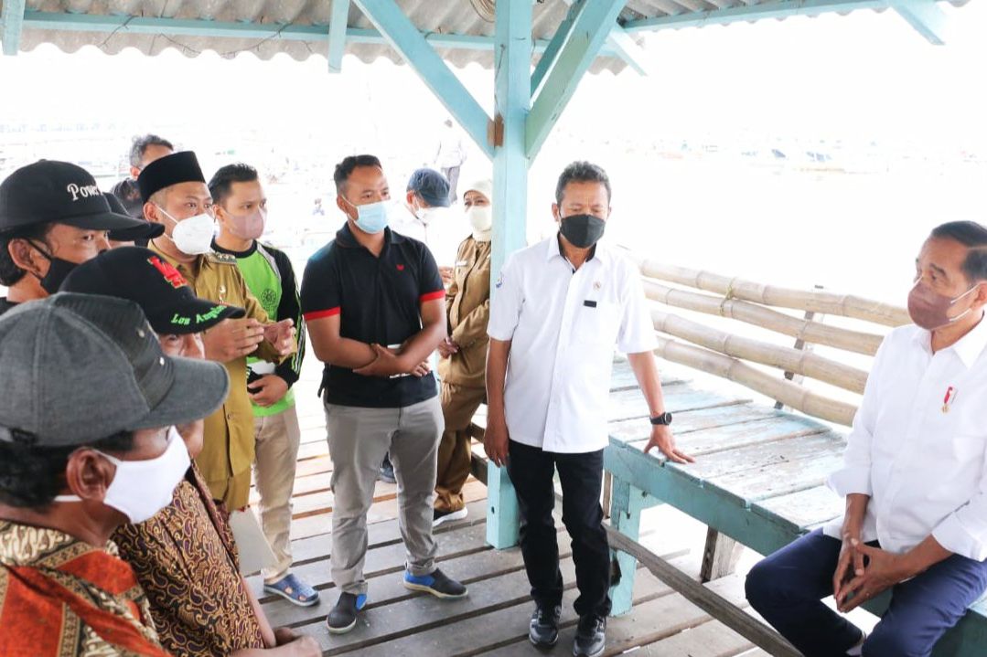 Jokowi Dialog dengan Nelayan Gresik, Keluhkan Pendangkalan dan Sertifikat Tanah