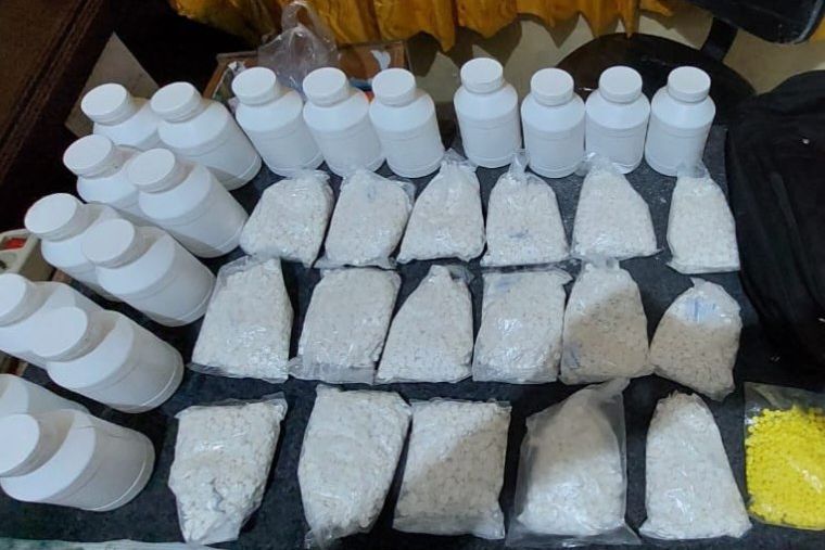 Polres Probolinggo Sita 21 Ribu Pil Obat Keras Terlarang