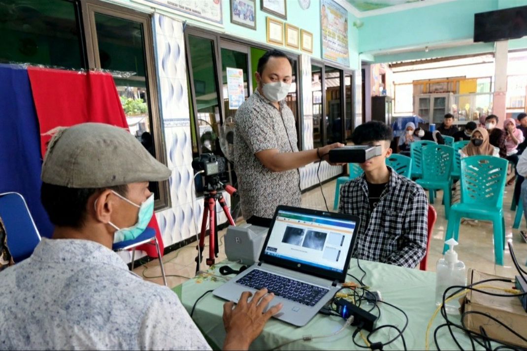 Jebol Anduk, Dispendukcapil Surabaya Layani Perekaman KTP Elektronik di Kampung