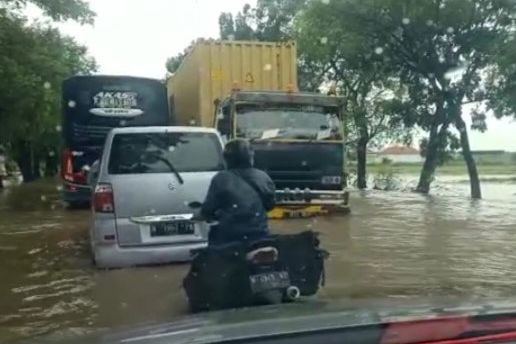 Banjir Terjang 5 Desa Probolinggo, Jalur Pantura Lumpuh