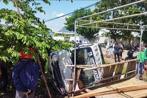 Tiga Kendaraan Terlibat Kecelakaan di Jalur Pantura Probolinggo, Dua Orang Tewas