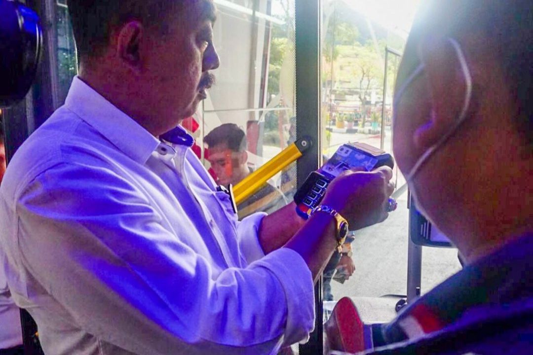 Metode Pembayaran Baru Suroboyo Bus Gunakan <em>Tap On Bus</em>