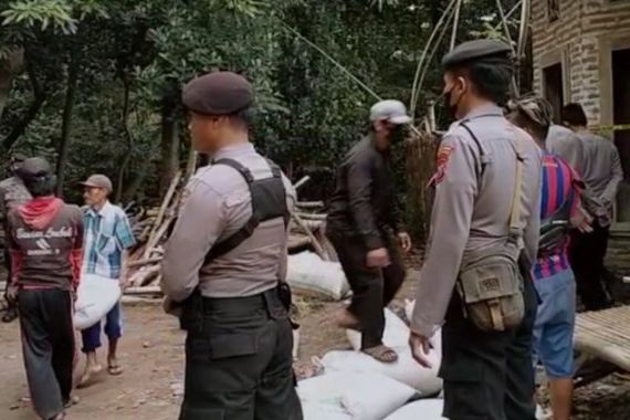 Terprovokasi Isu Santet, Satu Keluarga di Probolinggo Dianiaya Massa
