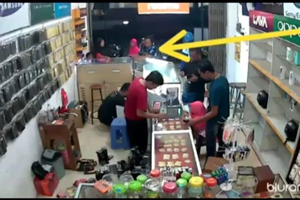 Pencuri Ponsel di Probolinggo Terekam CCTV, Polisi: Belum Ada Laporan