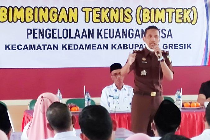 AKD Kedamean Gresik Gelar Bimtek Penyuluhan Hukum Pengelolaan Dana Desa