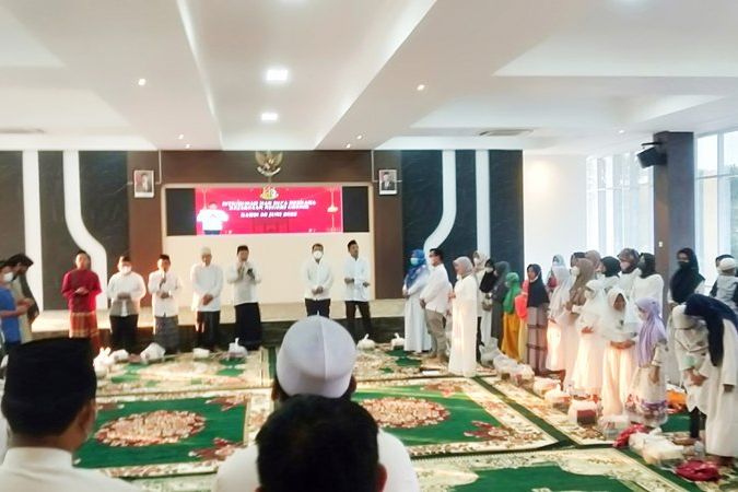 Memotivasi Kinerja, Kejari Gresik Gelar Tasyakuran dan Santuni Anak Yatim