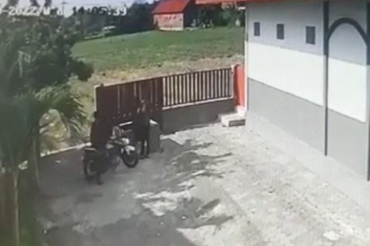 Curi Penutup Tempat Sampah Masjid, Tiga Remaja di Kota Probolinggo Terekam CCTV