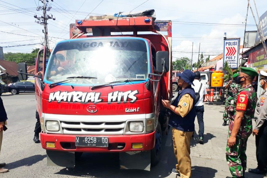 Polres bersama Kodim dan Dinas Peternakan Gresik Periksa Distribusi Hewan Ternak