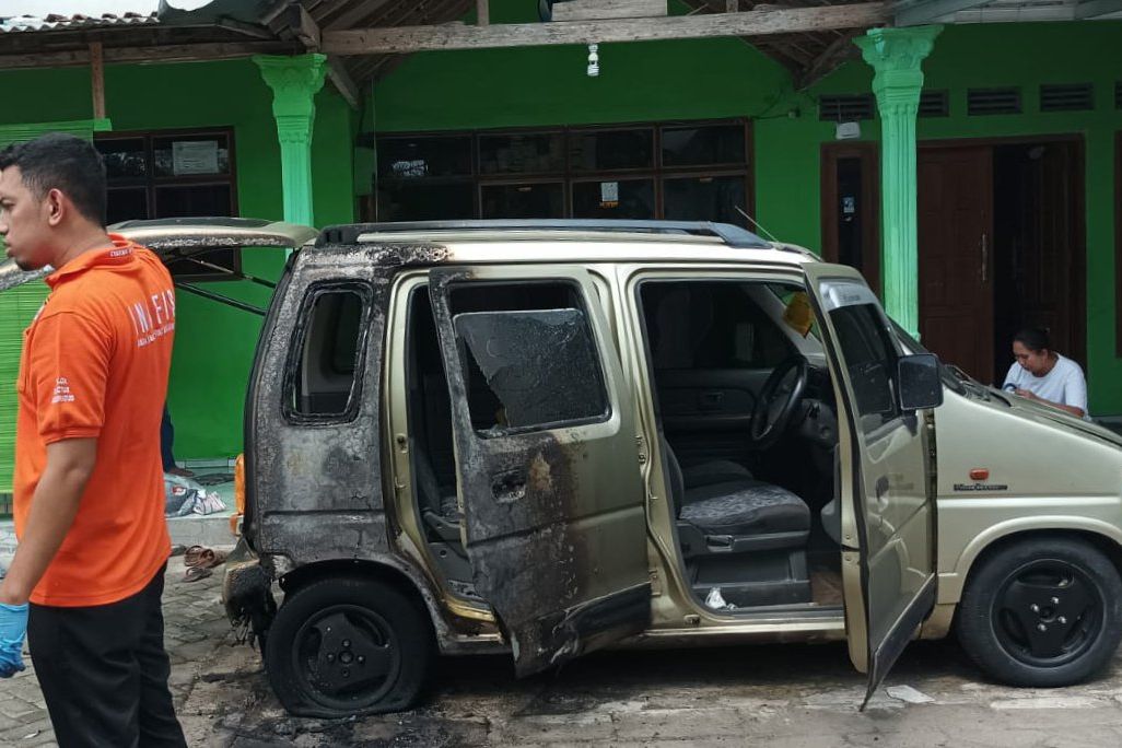 Mobil Pegiat Antikorupsi di Probolinggo Diduga Dibakar
