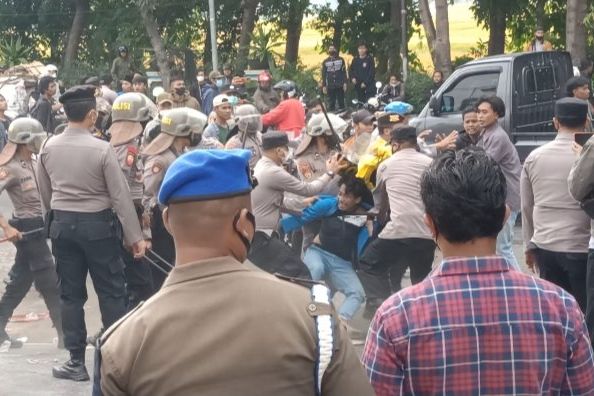 Demo Tolak RKUHP di Probolinggo Berlangsung Ricuh, Beberapa Provokator Diamankan