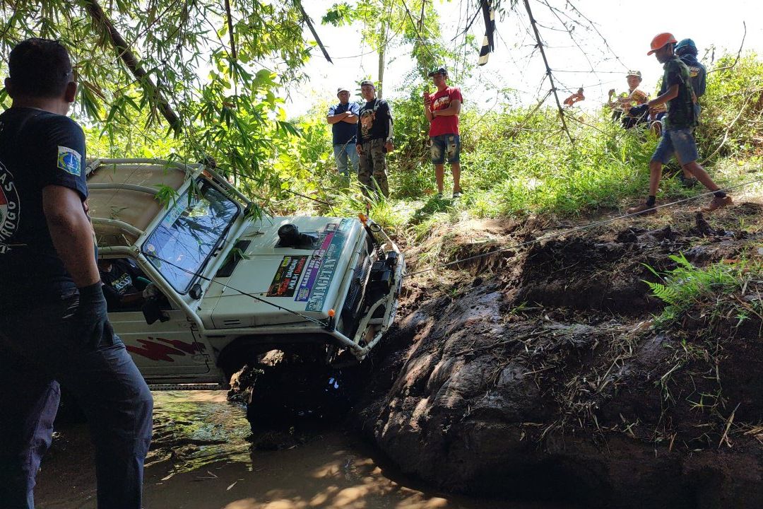 108 <em>Offroader</em> Susuri Sungai hingga Pegunungan di Ponorogo 