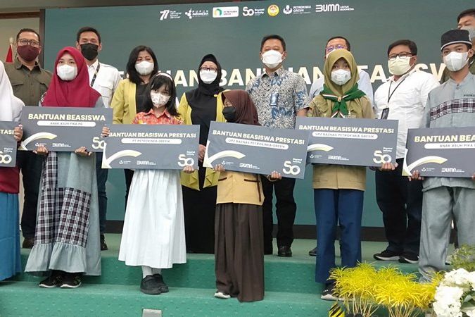 Bantu Biaya Pendidikan, Petrokimia Gresik Berikan Beasiswa Anak Asuh